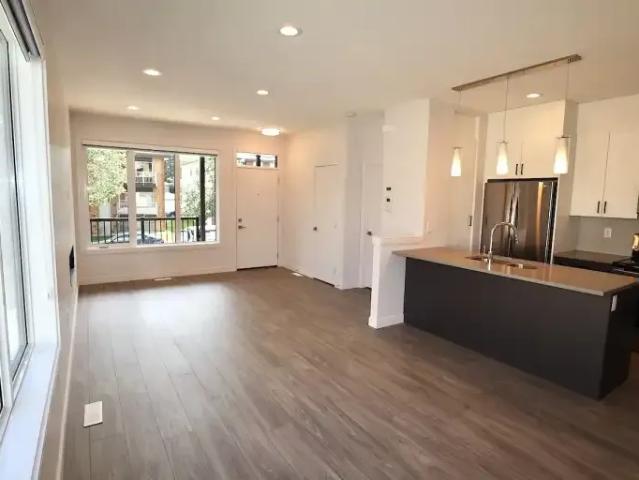 Townhouse 4 Bedroom For Rent Edmonton AB 2897 ES104434086