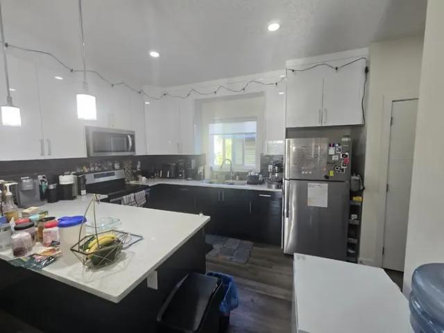 Townhouse 4 Bedroom For Rent Edmonton AB 2300 ES104401191