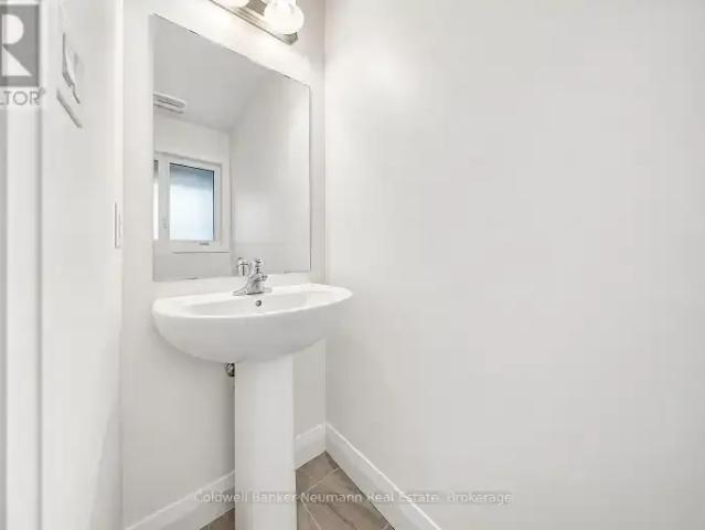 Townhouse 4 Bedroom For Rent Kitchener ON 3500 ES105526232