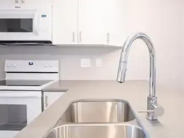 Townhouse 4 Bedroom For Rent Regina SK 1820 ES99070392