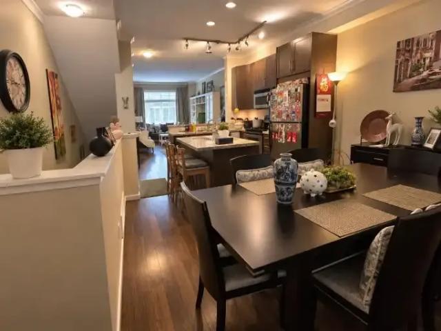 Townhouse 4 Bedroom For Rent Surrey BC 3200 ES105654233