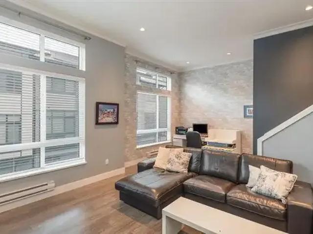 Townhouse 4 Bedroom For Rent Surrey BC 3600 ES105004587