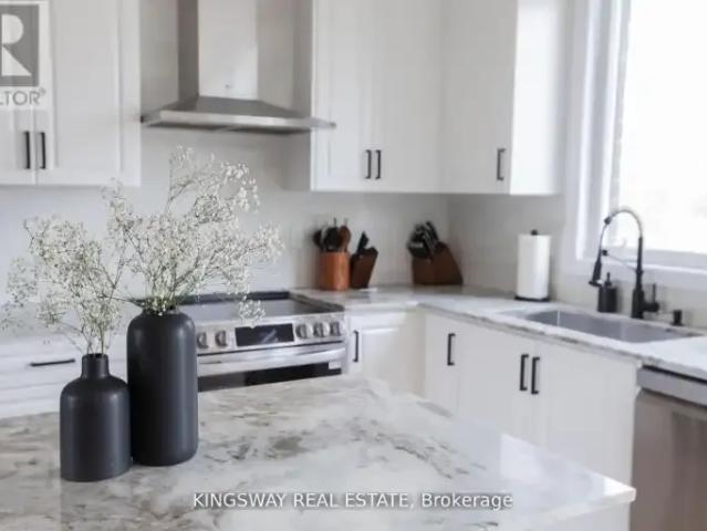 Townhouse 4 Bedroom For Rent Vaughan ON 3700 ES103487680