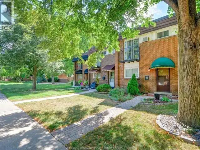 Townhouse 4 Bedroom For Rent Windsor ON 1750 ES105048016