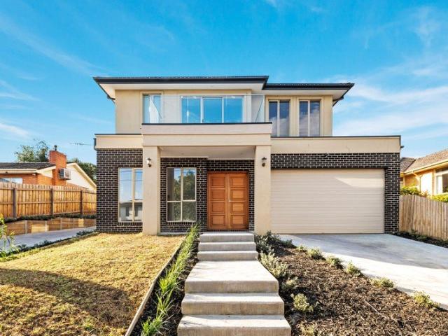 Townhouse Combing Luxury, Contemporary and Low Maintenance Living