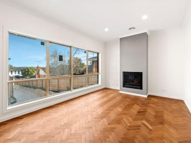 Townhouse Combing Luxury, Contemporary and Low Maintenance Living