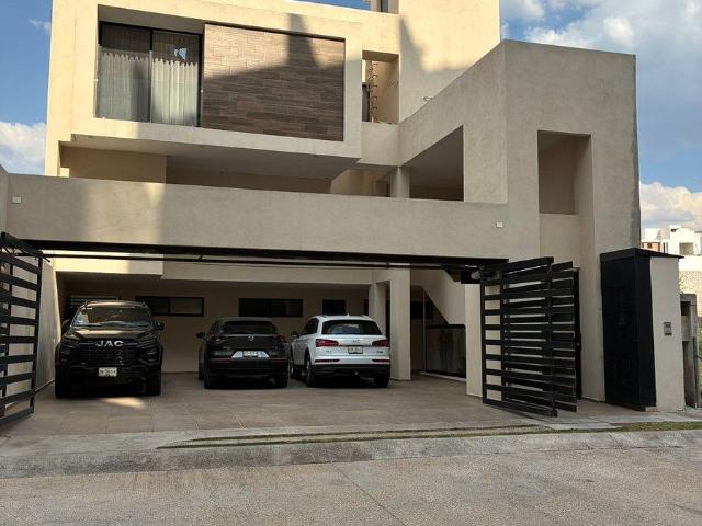 TOWNHOUSE CONCEPT RENTA AMUEBLADO