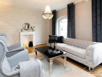Townhouse chic in city centre – furnished business flat