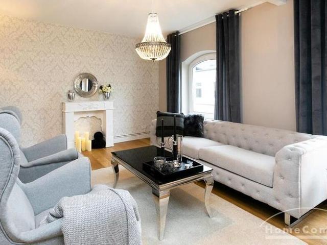 Townhouse chic in city centre – furnished business flat