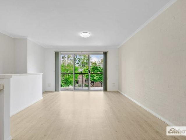 Townhouse Close to Shops & Medical Facilities