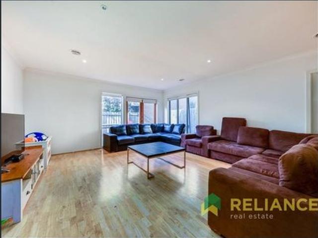 Townhouse close to Point Cook Town Centre