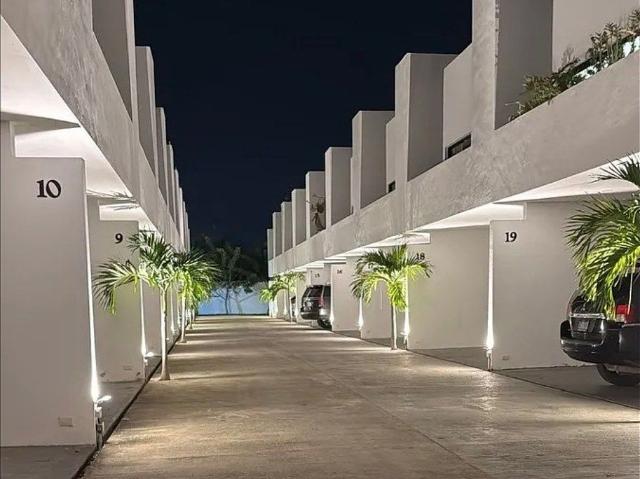 Townhouse AMUEBLADO O SIN AMUEBLAR en Temozón, atrás de la Univ Marista