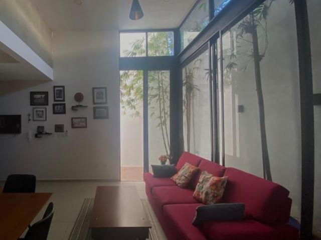 Townhouse amueblado, con piscina y rooftop, dentro de privada