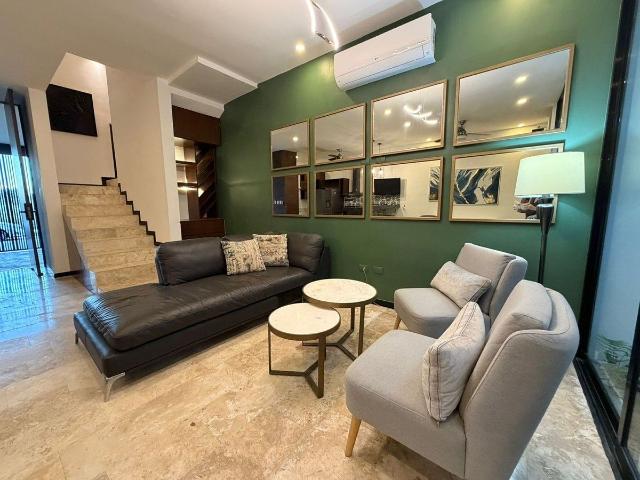 Townhouse amueblado, de 3 recámaras, cerca de periférico