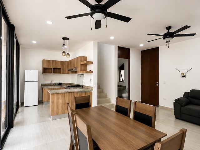 | Townhouse amueblado en renta en Benito Juarez Norte en pequeña privada |