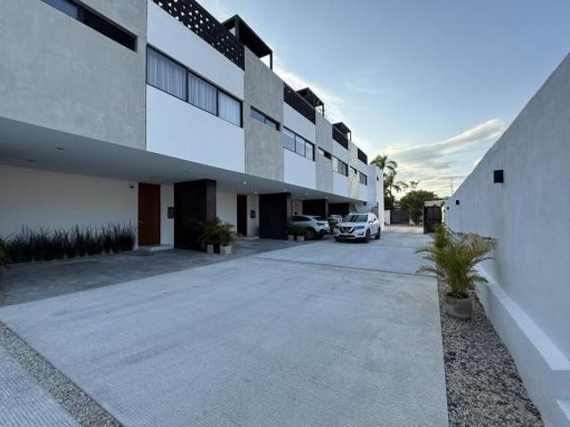 Townhouse amueblado y equipado completamente nuevo en venta