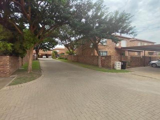 townhouse available to rent