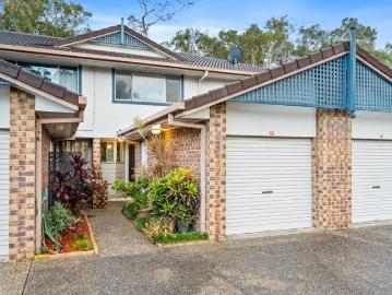 Townhouse Backing Onto Peaceful Bushland Vacant & Ready To Move Straight In