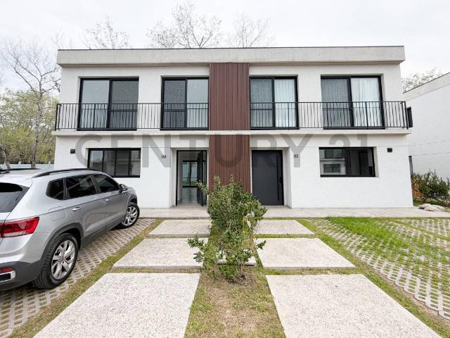 TOWNHOUSE DE 4 AMBIENTES EN ALQUILER A ESTRENAR