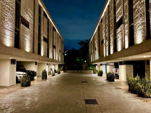 TOWNHOUSE DE LUJO AMUEBLADO EN RESIDENCIAL MONTEBELLO