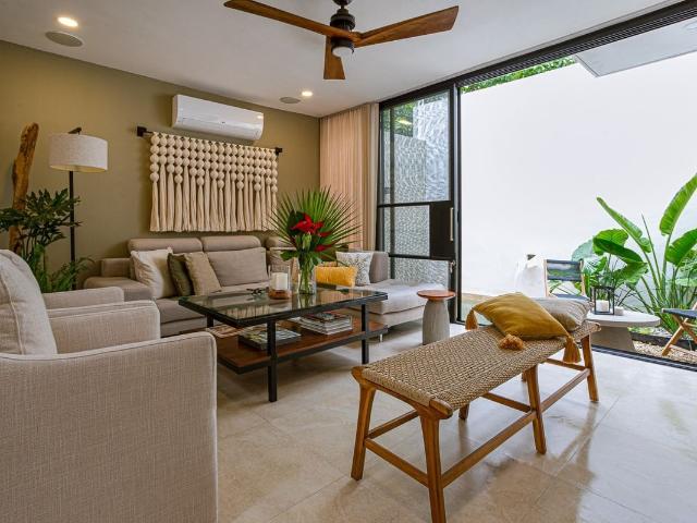 TOWNHOUSE EN RENTA