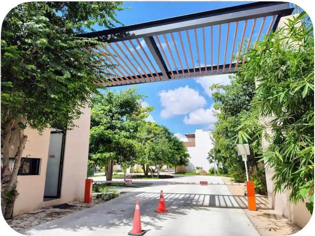 townhouse en renta amueblado en dzitya privada amenidades paneles solares