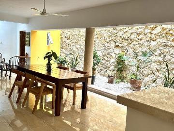 Townhouse en Renta – Amueblado