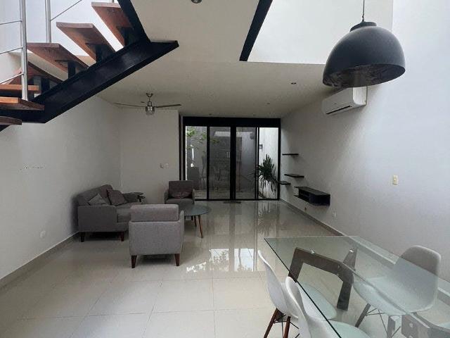 TOWNHOUSE EN RENTA EN SODZIL NORTE