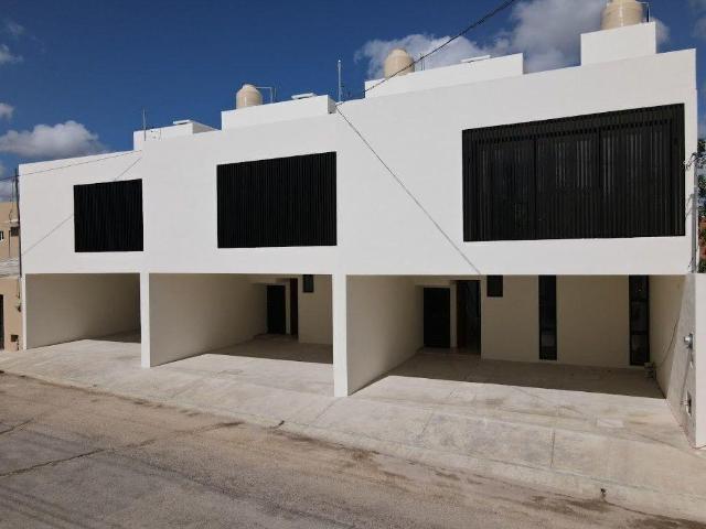 TownHouse en venta de 4 rec?maras y 3 niveles, en MONTES DE AM?, M?rida Yuc