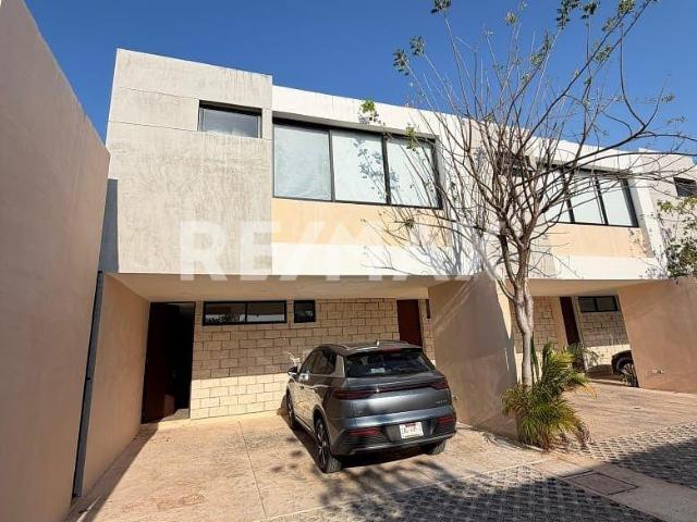 Townhouse en venta en Temozón | LRGR |