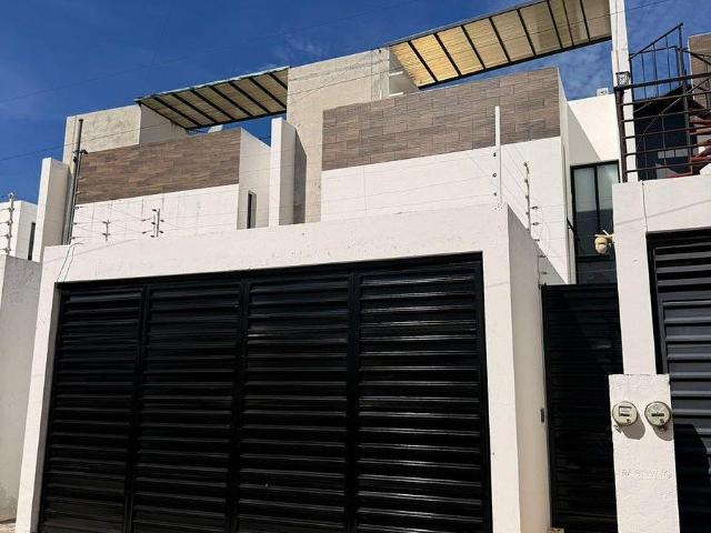 TOWNHOUSE EN VENTA /RENTA AMUEBLADO