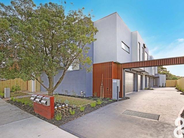 Townhouse for Lease in Heidelberg West Perfectly Positioned for Convenience and Comfort!