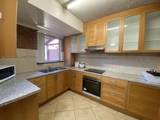TOWNHOUSE FOR LEASE!