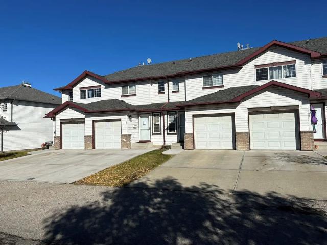 Townhouse for Rent: 3 Bedroom, 1.5 Bath with Spacious Basement Den