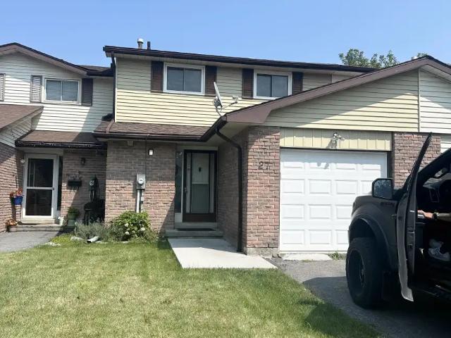 Townhouse for rent at 27 Windfield Crescent