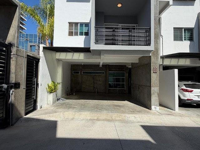 Townhouse for Rent in Colonia Cacho, 3 Bedrooms