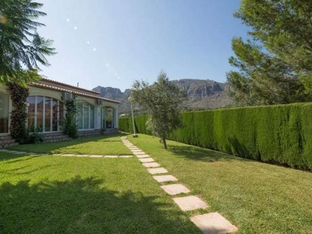Townhouse for rent in Beniarbeig, Alicante