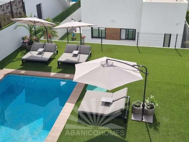 Townhouse for rent in Finestrat, Alicante
