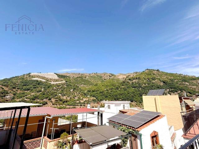Townhouse for rent in Jete, Granada