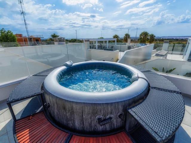 Townhouse for rent in Los Montesinos, Alicante