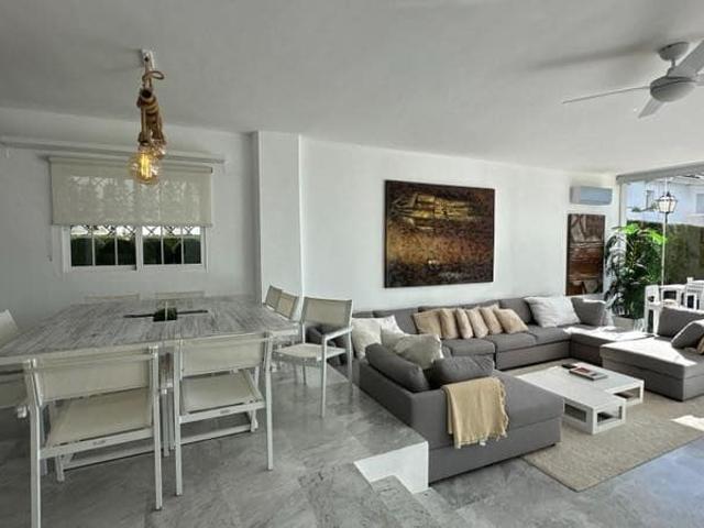 Townhouse for rent in Nueva Atalaya, Estepona, Málaga