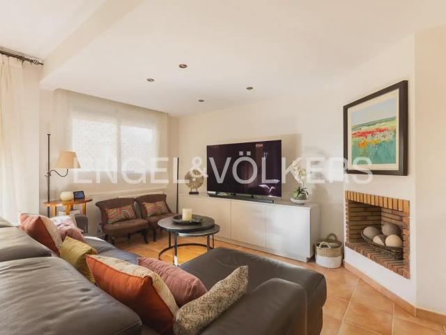 Townhouse for rent in Tavernes Blanques, Valencia