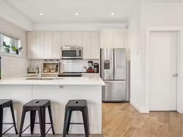 Townhouse for sale in Burnaby, Burnaby North, 205 7180 Barnet.