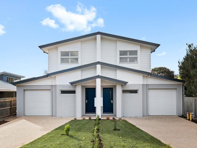 Townhouse in Court Location!