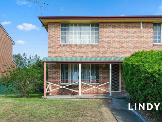 Townhouse In Convenient Location