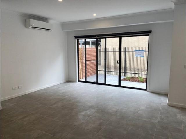 Townhouse in Convenient Location!