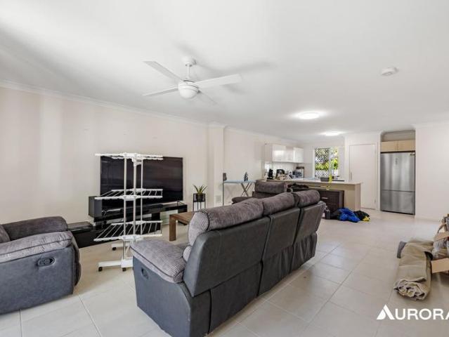TOWNHOUSE IN CENTRAL LOCATION!