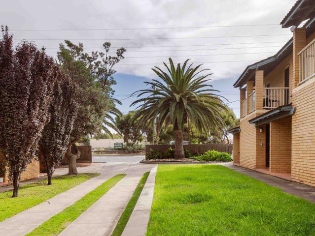 Townhouse in a Desirable Coastal Suburb