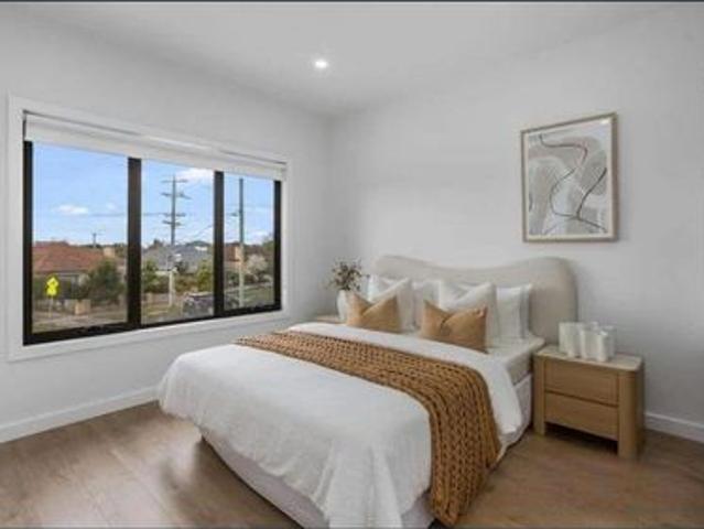 Townhouse in a Prime Lifestyle Location