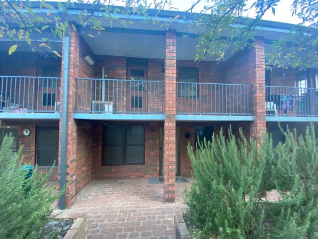 TOWNHOUSE IN GREAT, CENTRAL LOCATION!